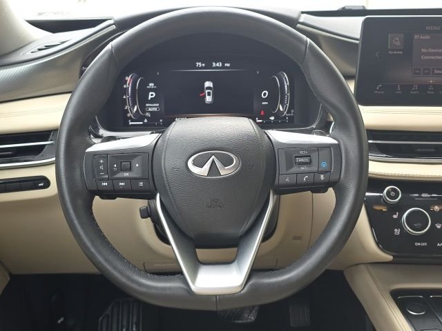 Used 2023 White INFINITI LUXE image 14