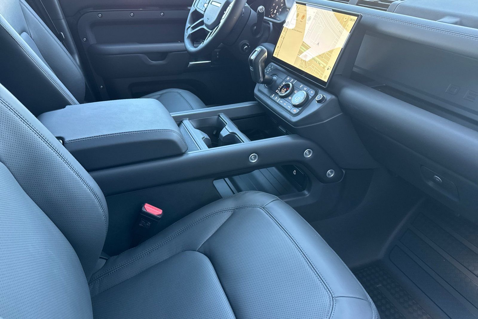 New 2026 Santorini Black Land Rover X-Dynamic SE image 17
