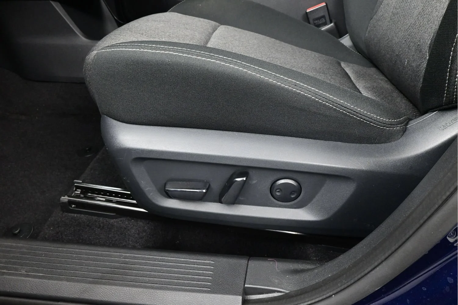 Certified Used 2025 Deep Ocean Blue Pearl Nissan SV image 10