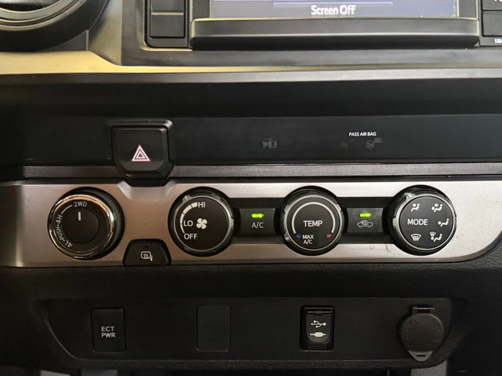Used 2019 White Toyota SR image 21