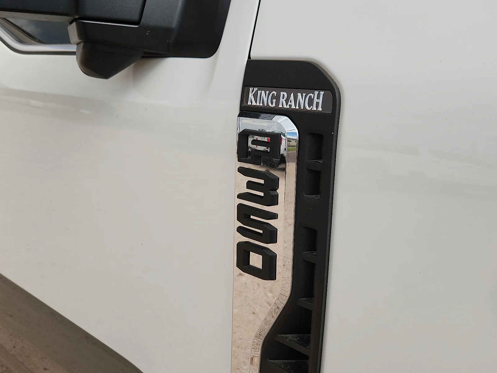 New 2026 Star White Metallic Tri-Coat Ford F-350® King Ranch® image 10