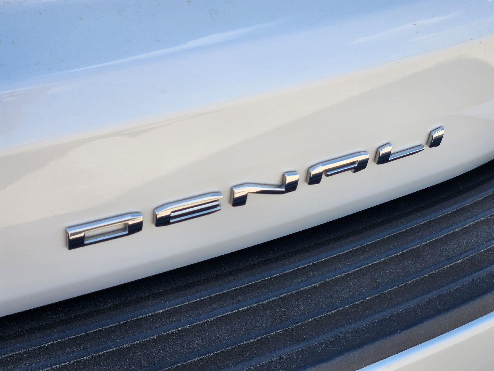 Used 2024 White Frost Tricoat GMC Denali Ultimate image 11