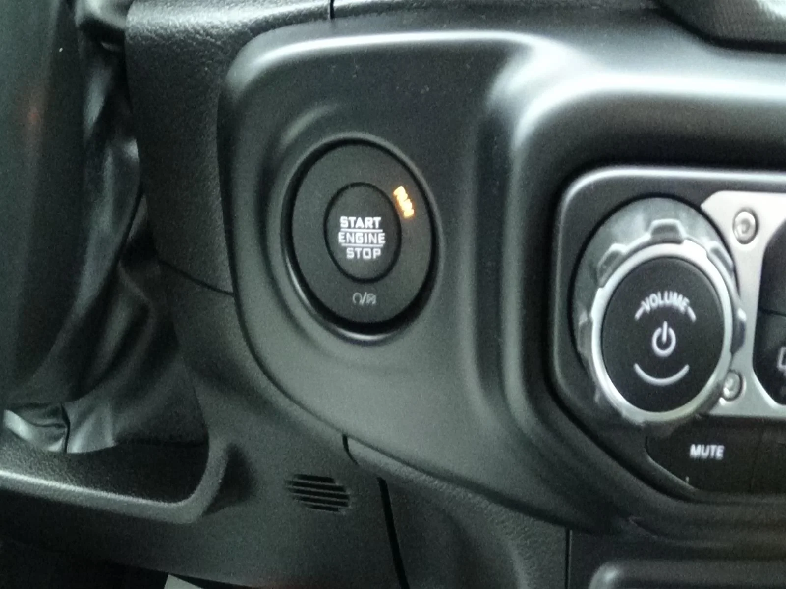 Used 2022 Black Clear Coat (px8) Jeep Overland image 28