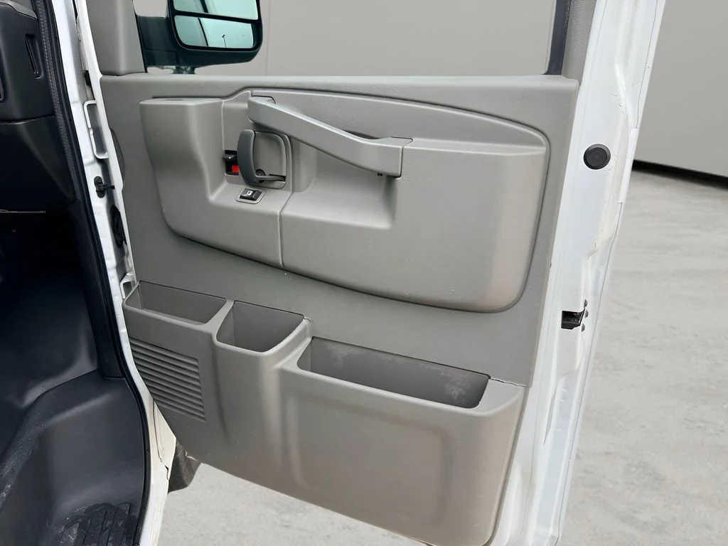 Used 2016 Summit White Chevrolet Work Van image 24