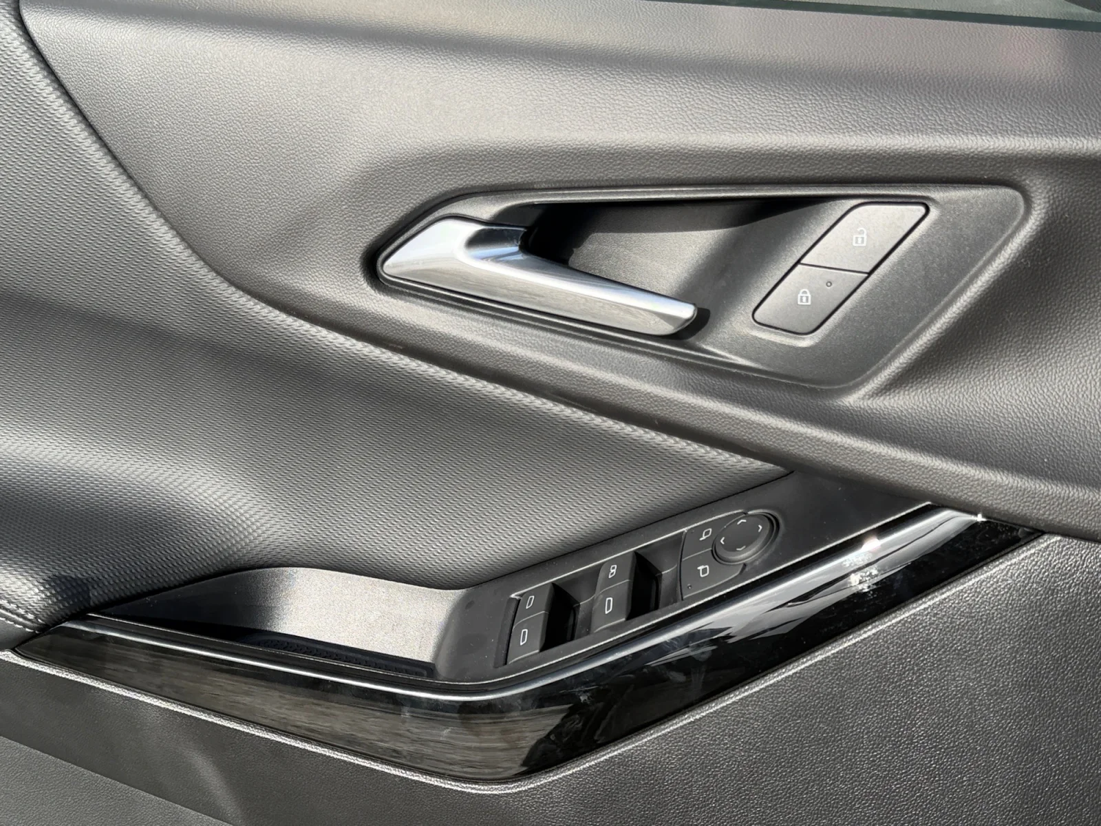 New 2027 Mosaic Black Metallic Chevrolet LT image 11