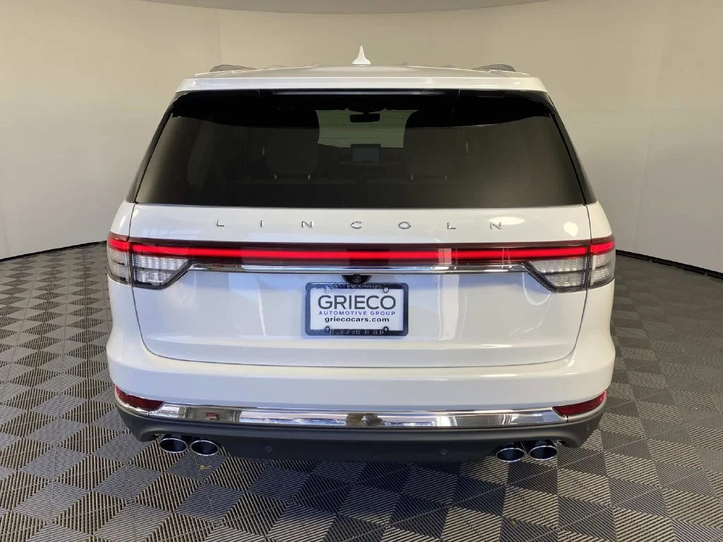 Used 2024 White Metallic Lincoln Reserve image 7