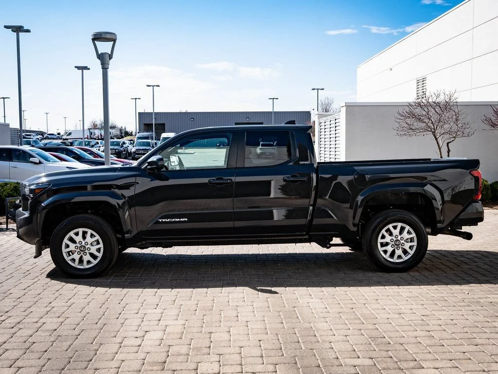 Used 2025 Underground Toyota SR5 image 12