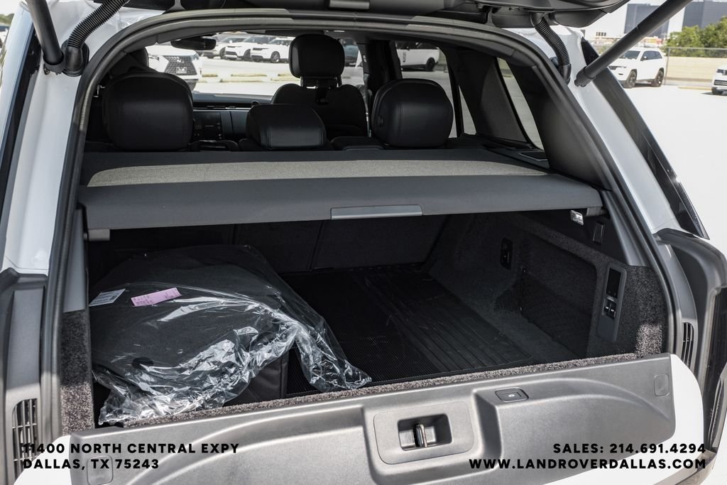 New 2026 Fuji White Land Rover SE image 35