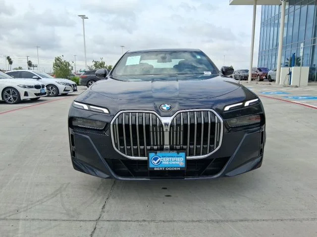Used 2023 Black BMW 740i image 2