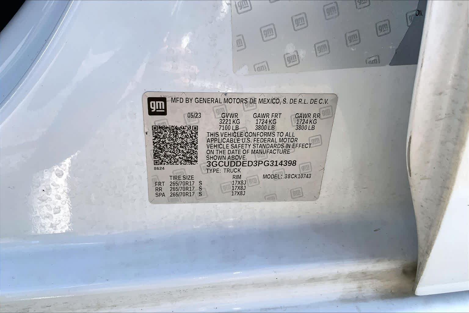 Used 2023 Summit White Chevrolet LT image 36
