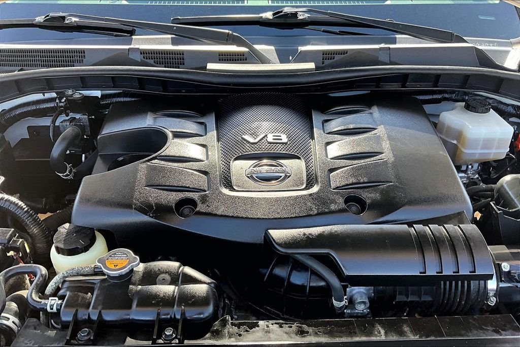 Used 2022 White Nissan SL image 9