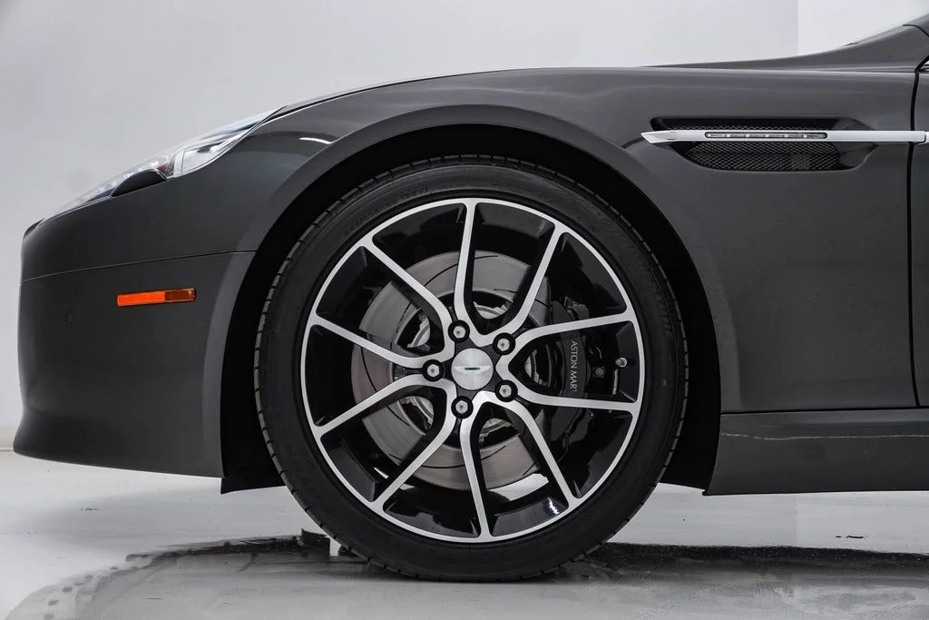 Used 2015 Meteorite Silver Aston Martin  image 15
