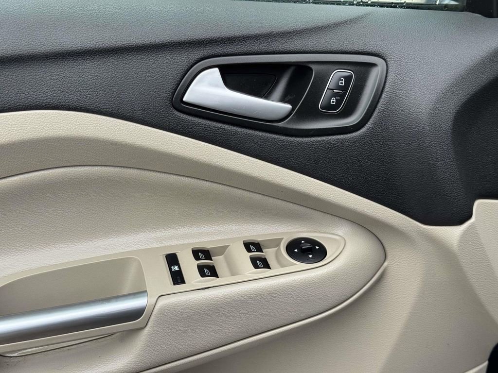 Used 2018 Blue Metallic Ford SE image 17