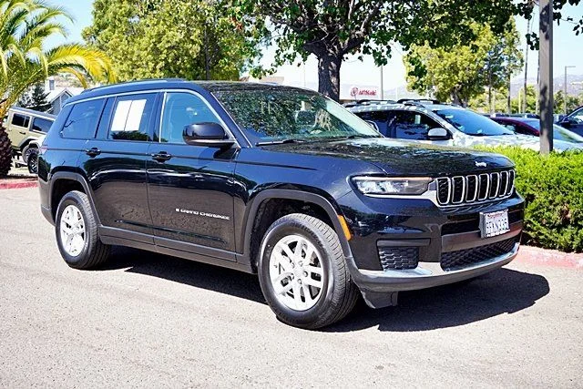 Used 2023 Black Jeep Laredo image 5