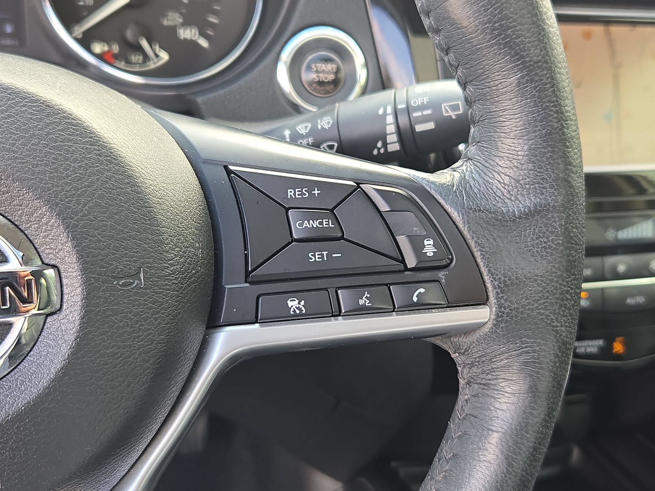 Used 2018 Pearl White Nissan SL image 23