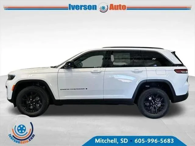 New 2026 Bright White Clearcoat Jeep Laredo image 4