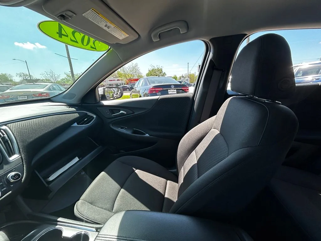 Used 2024 White Chevrolet LT image 13