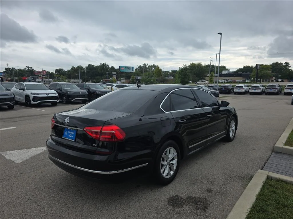 Used 2016 Black Volkswagen 1.8T R-Line image 4
