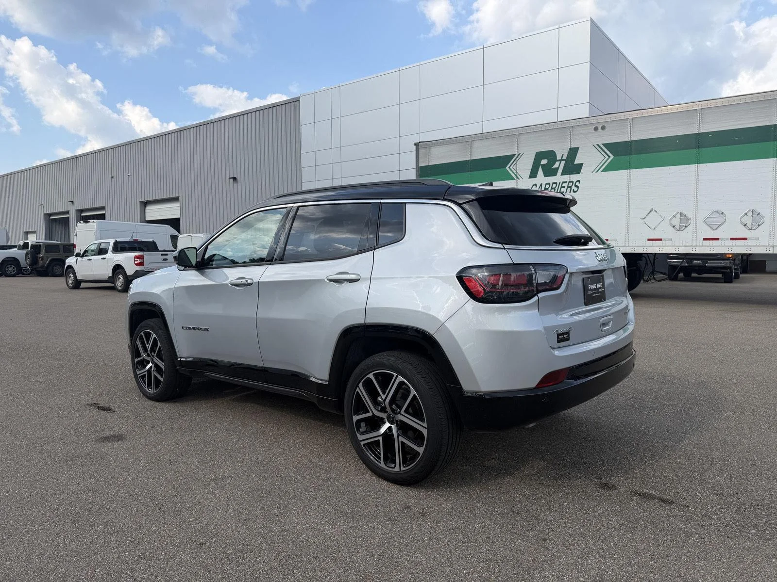Used 2025 Silver Zynith Metallic Clearcoat Jeep Limited image 4