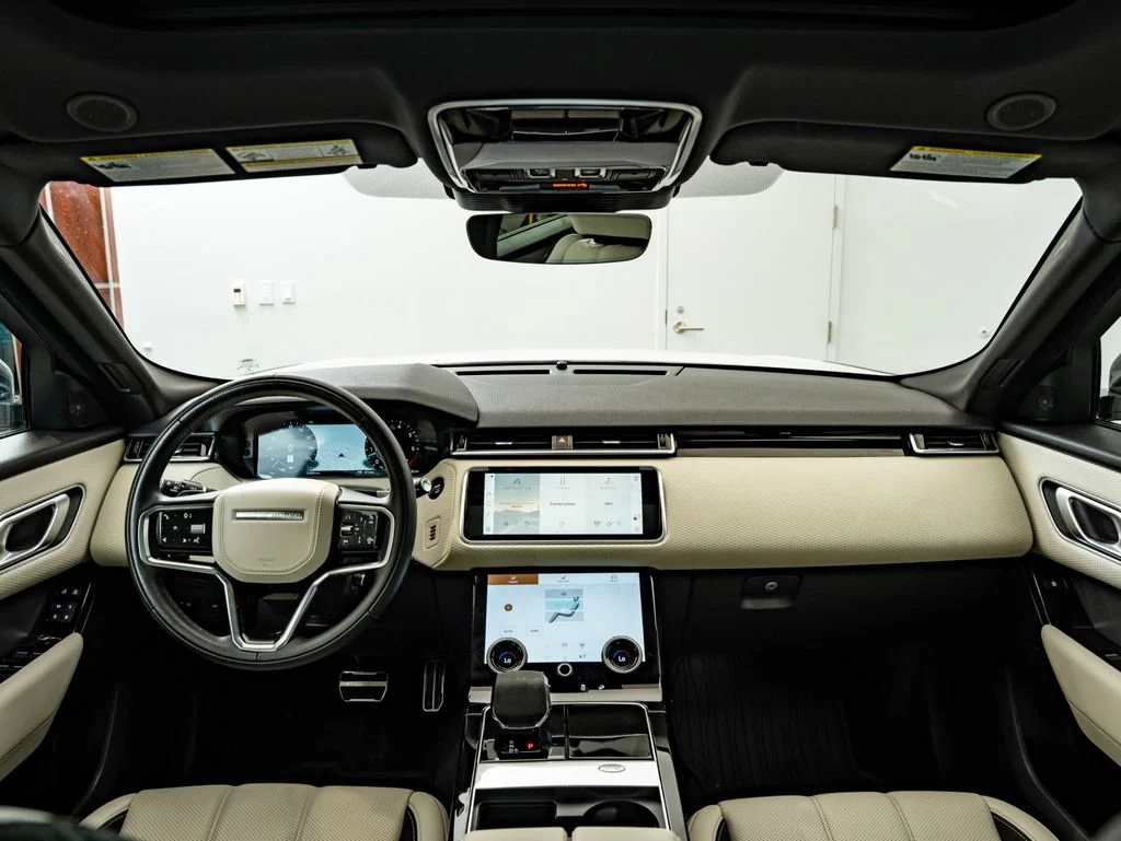 Used 2023 Fuji White Land Rover R-Dynamic S MHEV image 4
