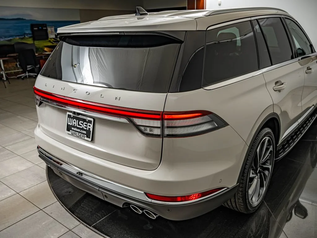 Used 2024 Ceramic Pearl Metallic Tri-Coat Lincoln Reserve image 16