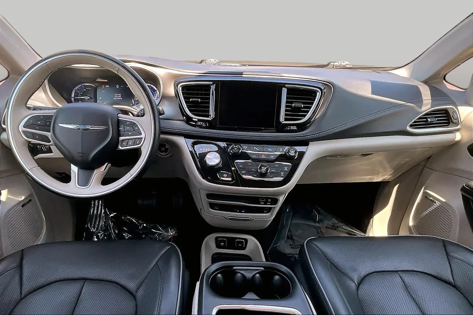 Used 2018 Brilliant Black Crystal Pearlcoat Chrysler Hybrid Limited image 16