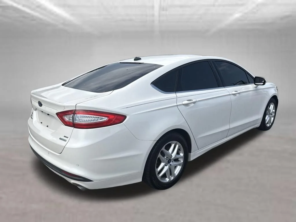 Used 2016 White Ford SE image 4