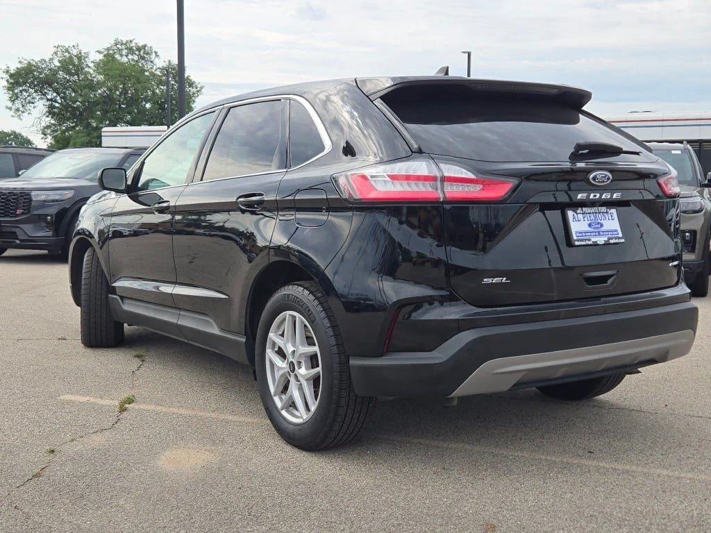 Used 2024 Black Metallic Ford SEL image 14