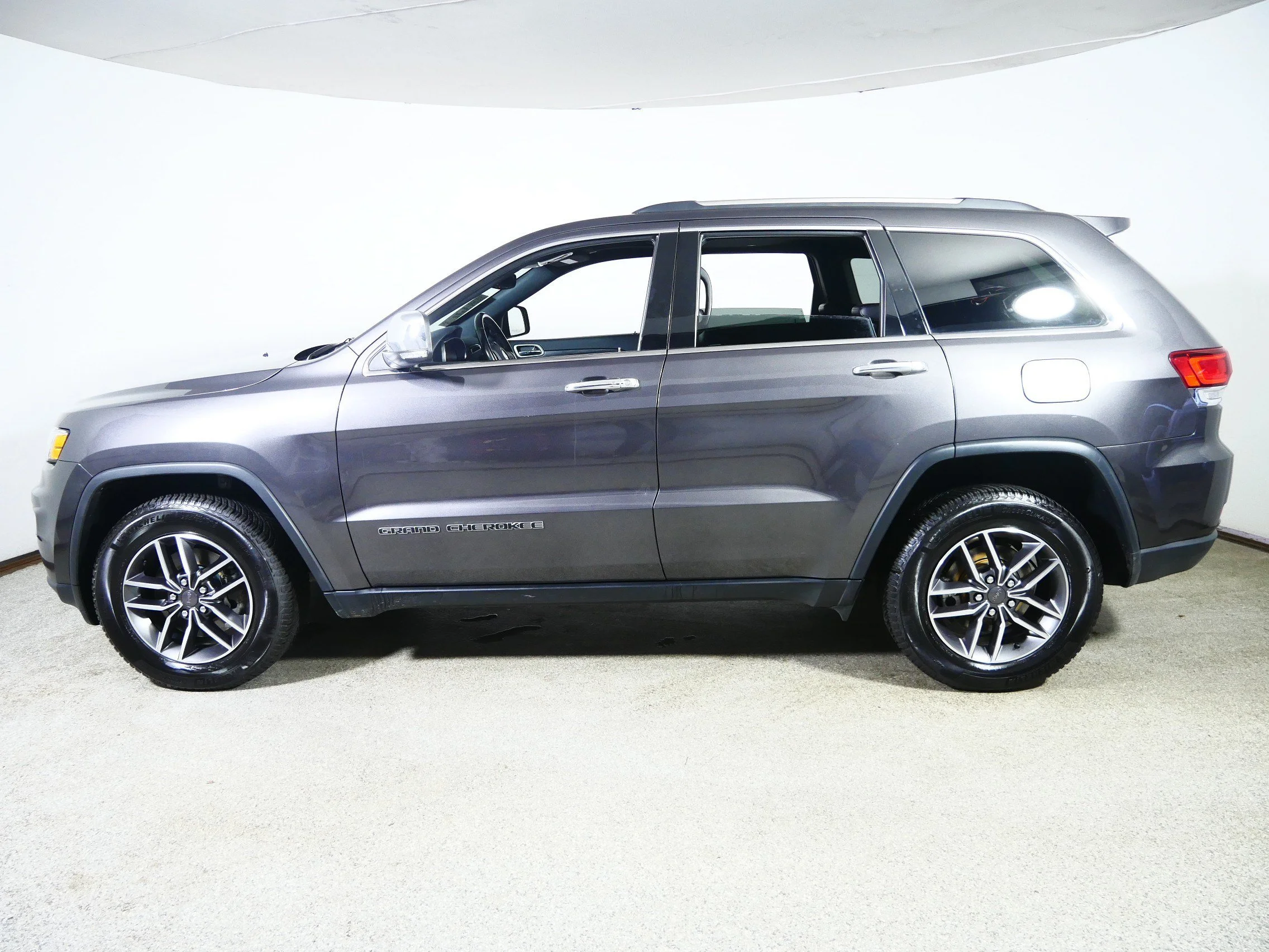 Used 2021 Granite Crystal Metallic Clearcoat Jeep Limited image 4