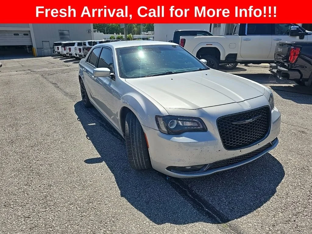 2019 Chrysler 300 S's photo
