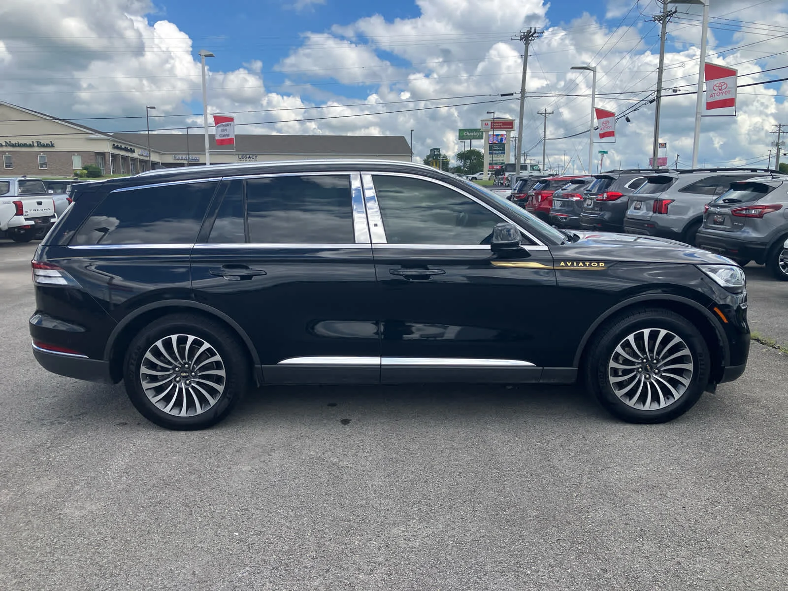 Used 2020 Infinite Black Metallic Lincoln Reserve image 8