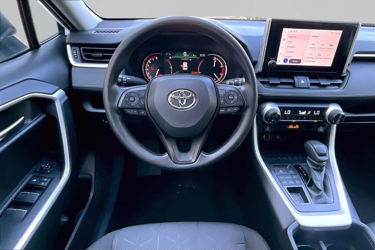 Used 2025 Ice Cap Toyota XLE image 6
