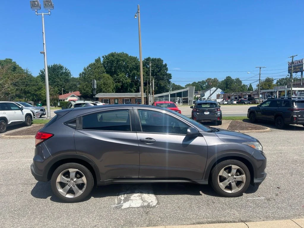 Used 2017 Gray Honda LX image 3