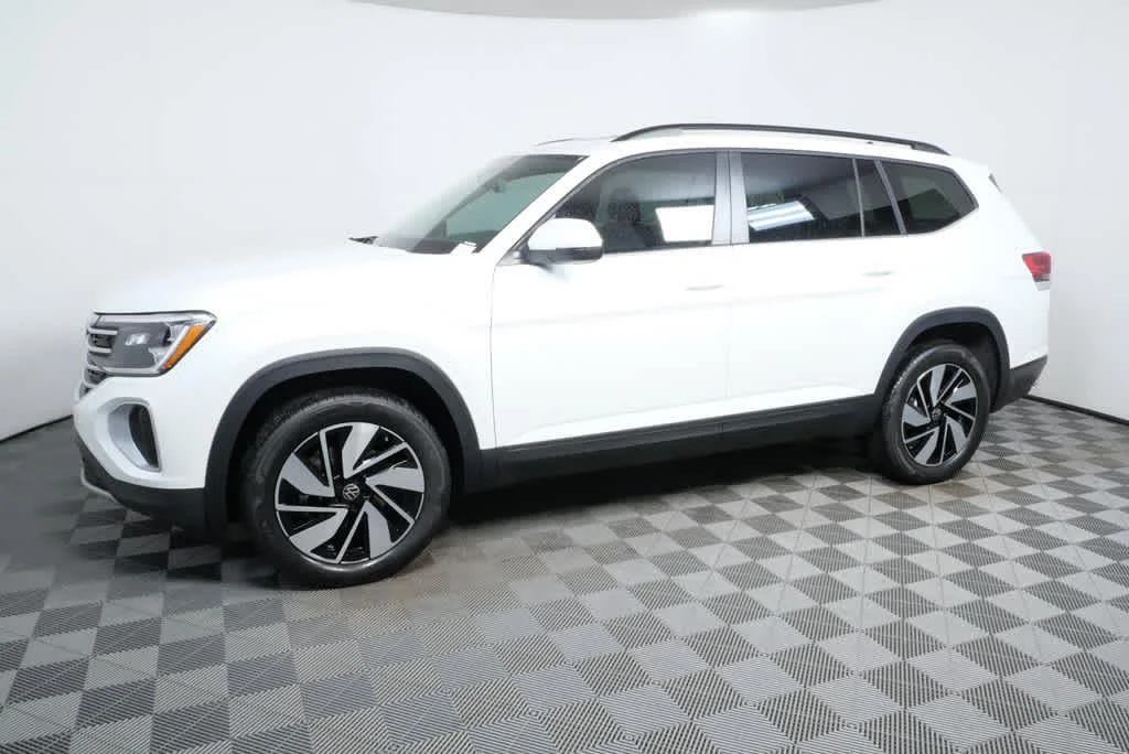 New 2026 Opal White Pearl Volkswagen 2.0T SE w/Technology image 25