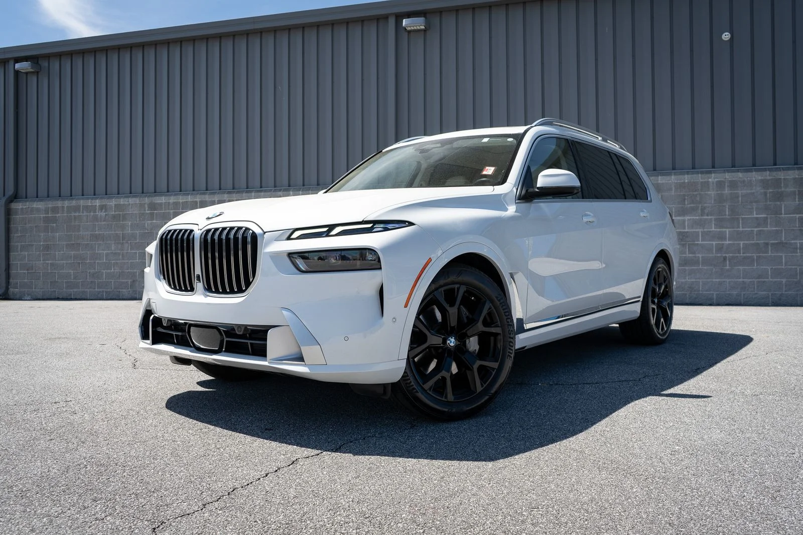 Used 2023 White BMW xDrive40i image 5