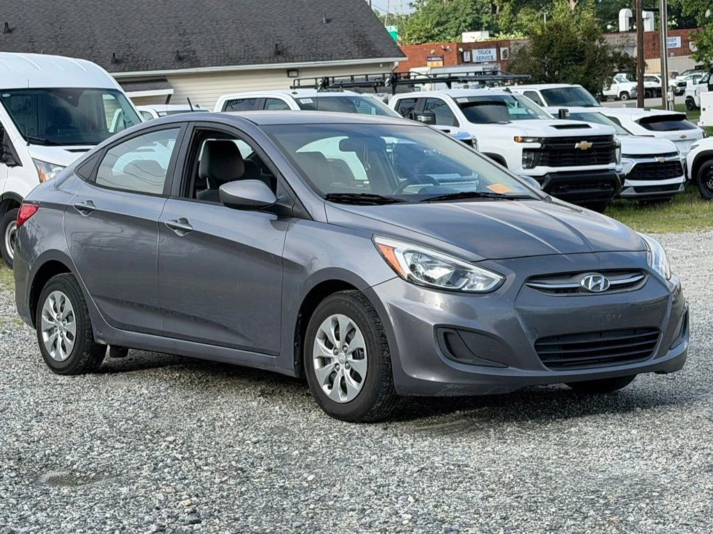 Used 2017 Gray Hyundai SE image 30
