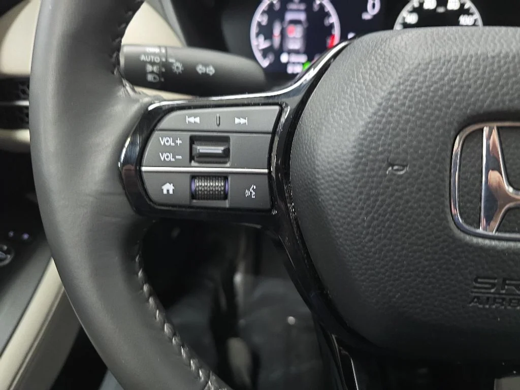 Used 2024 White Honda EX-L image 20