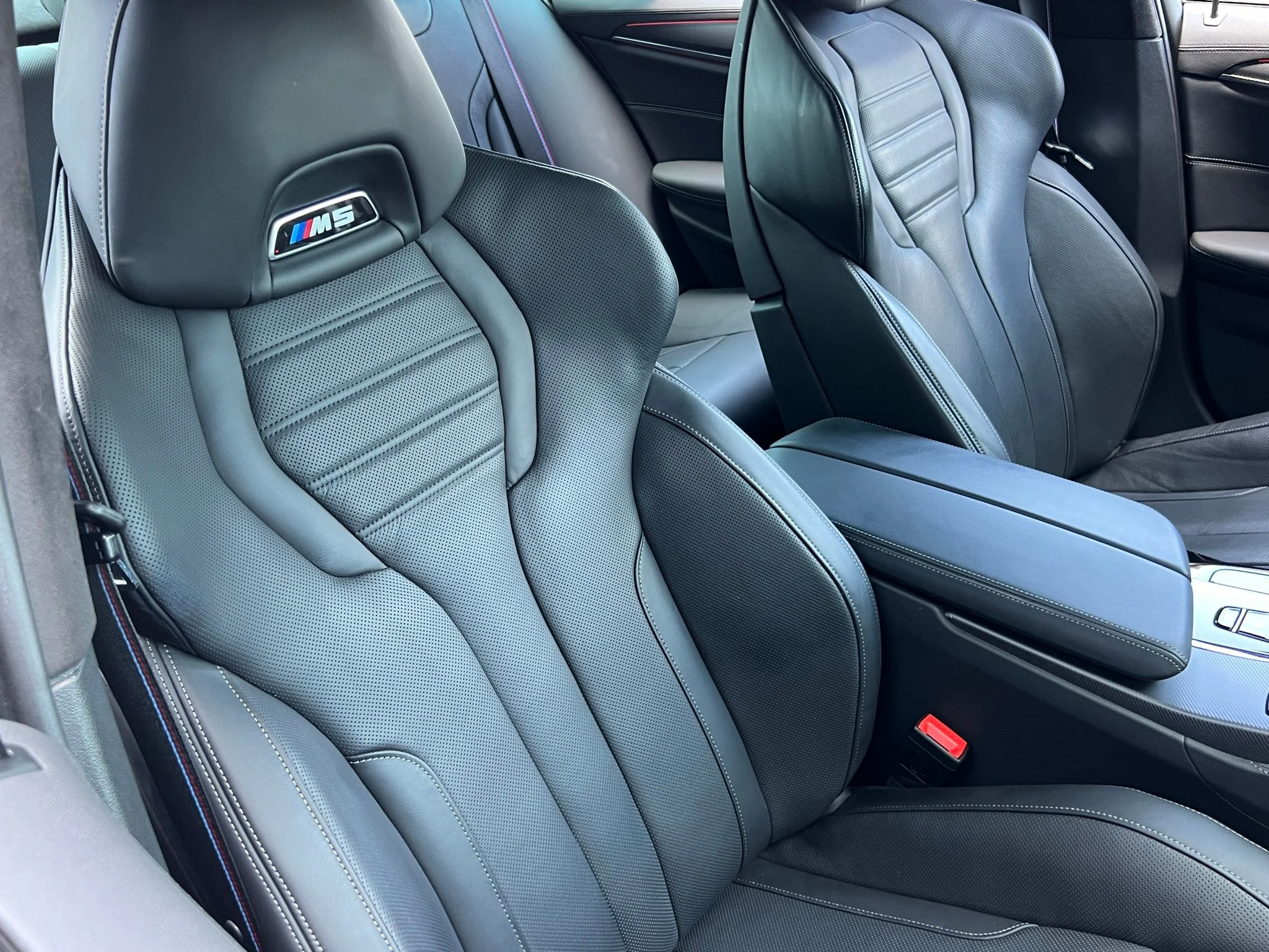 Used 2022 White BMW Competition image 21