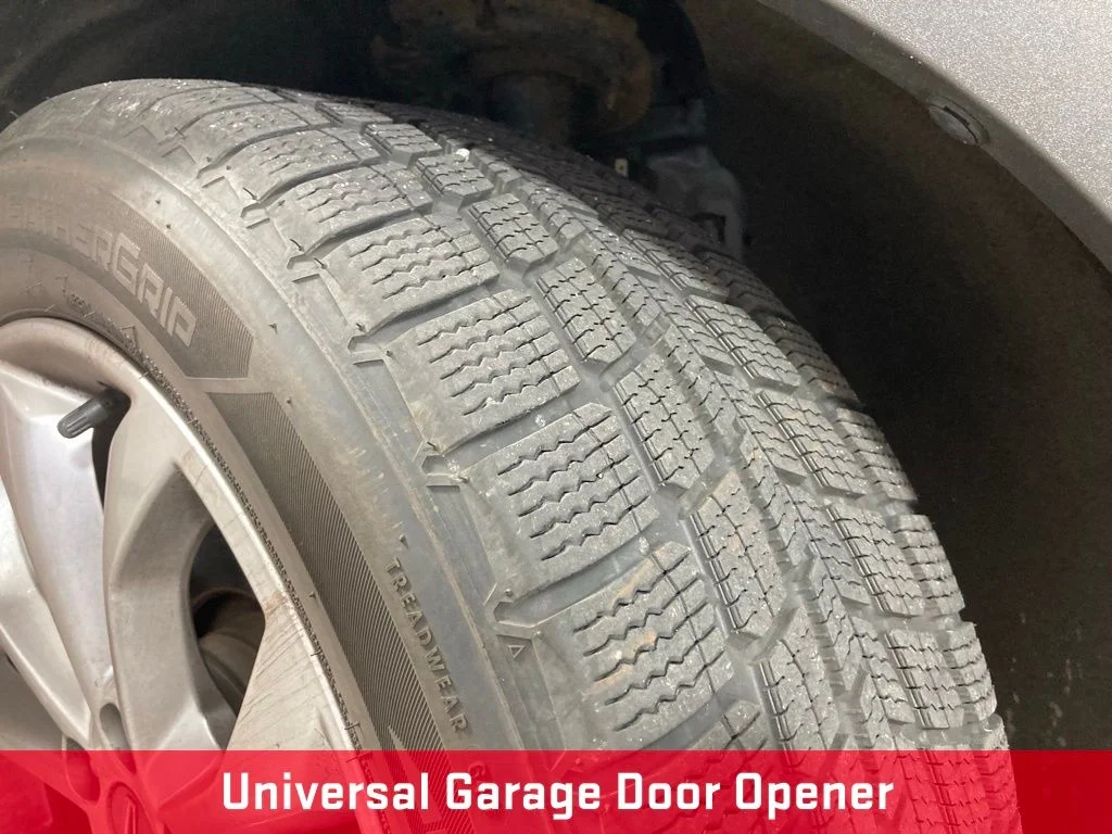 Used 2015 Purple Lincoln Base image 12