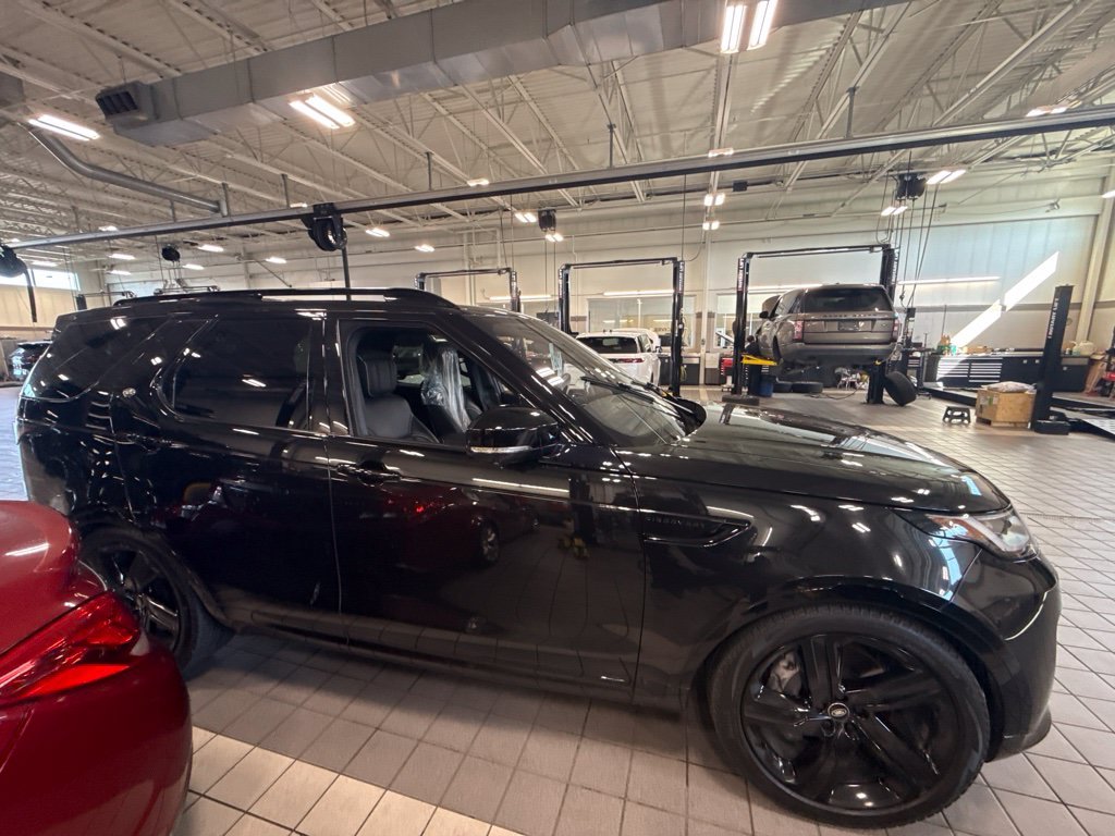 Used 2022 Black Land Rover HSE R-Dynamic image 4