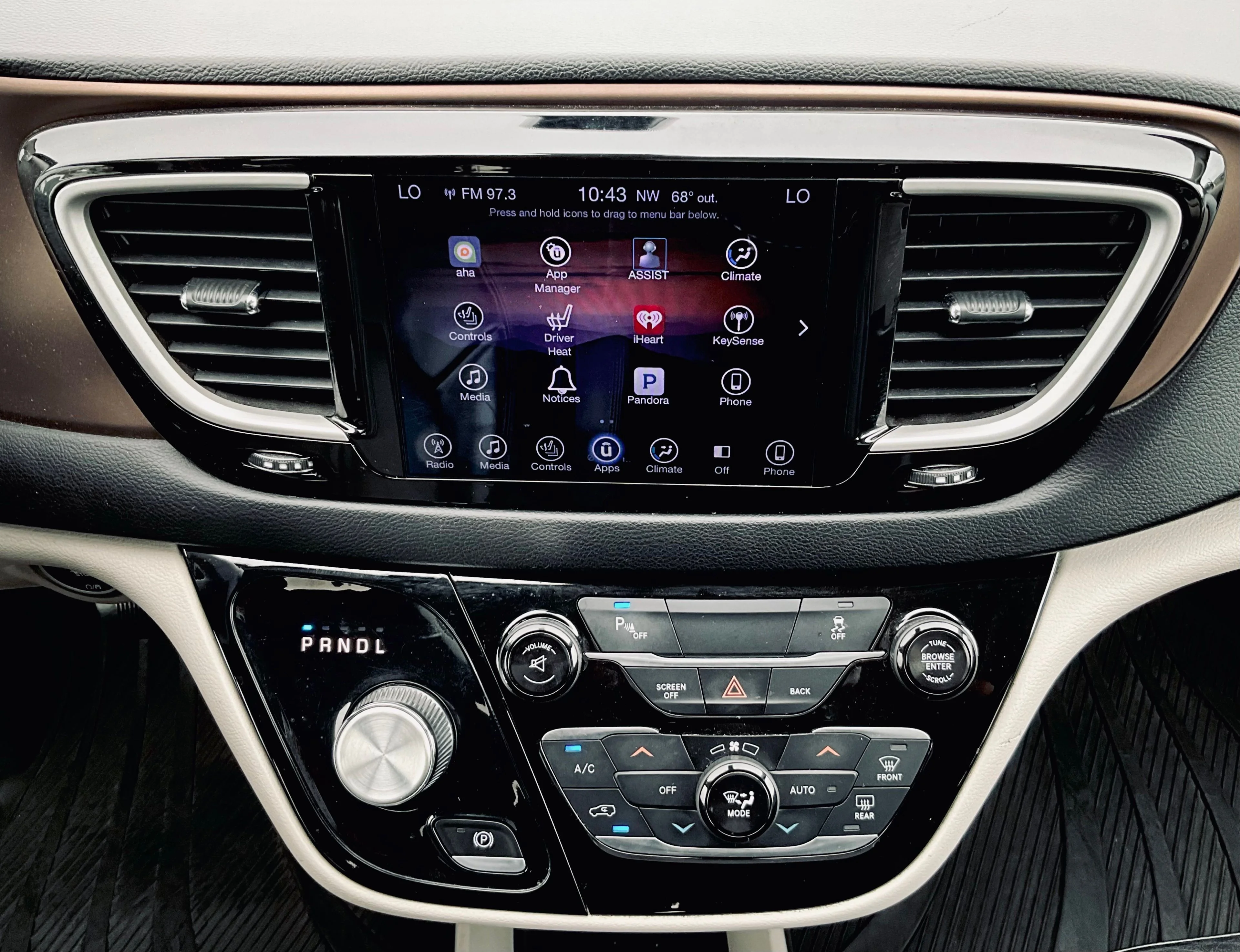 Used 2017 Silver Chrysler Touring L image 17
