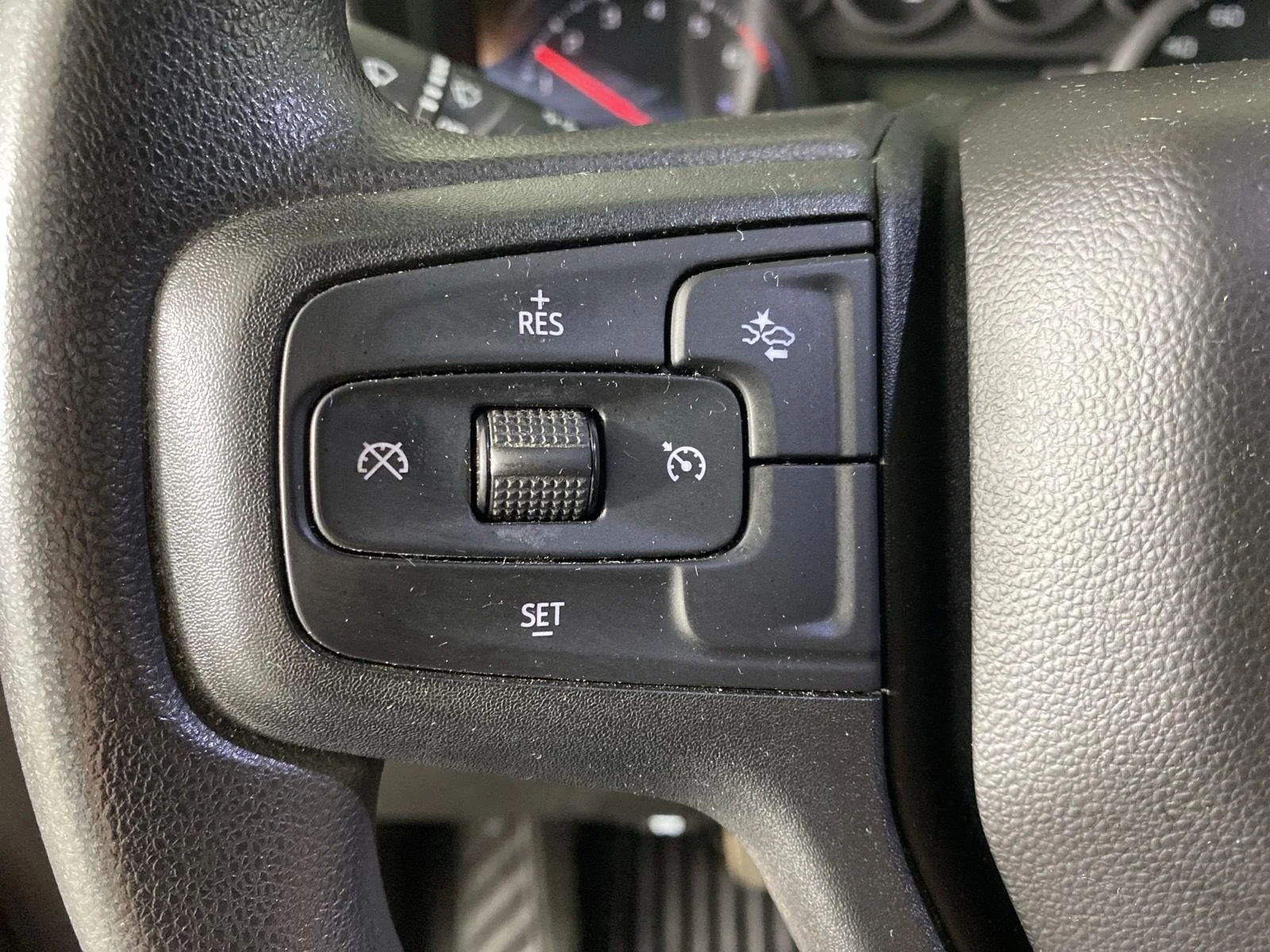 Used 2022 Silver Ice Metallic Chevrolet Custom image 14