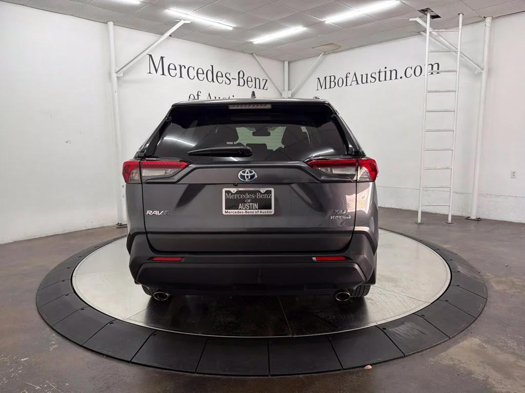 Used 2023 Gray Toyota XLE Premium image 6