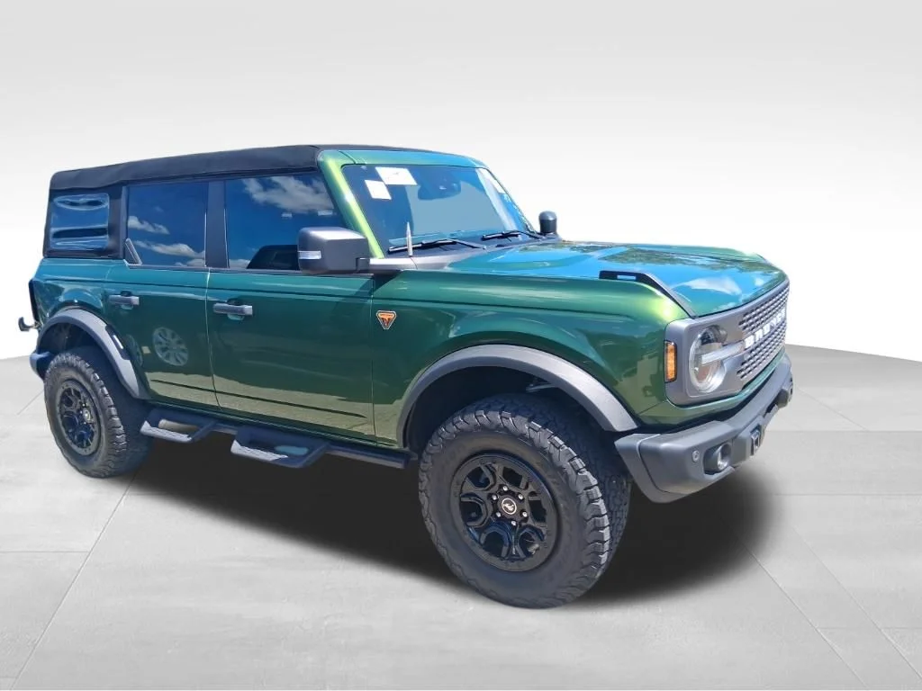 Used 2023 Green Ford Badlands image 6