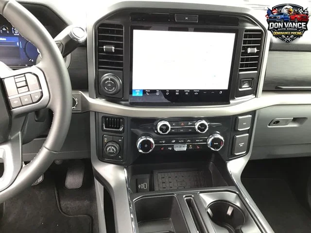New 2025 Oxford White Ford XLT image 17