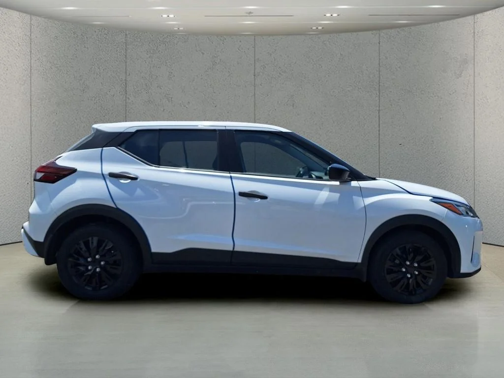 Used 2025 White Nissan S image 4