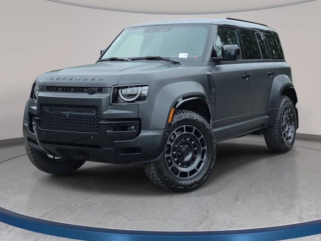 2026 Land Rover Defender 110 OCTA Black P635's photo