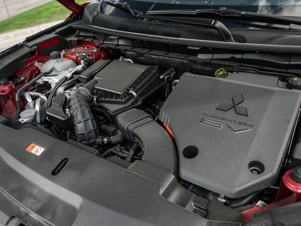 2025 Mitsubishi Outlander Plug-in Hybrid SE - Photo 7