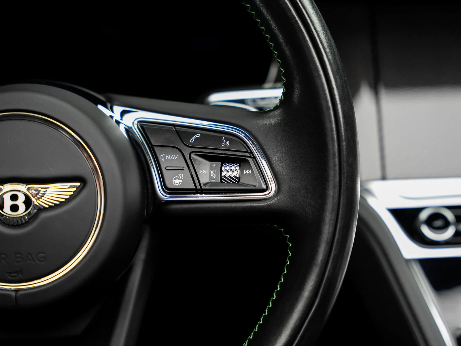 Used 2021  Bentley V8 image 41
