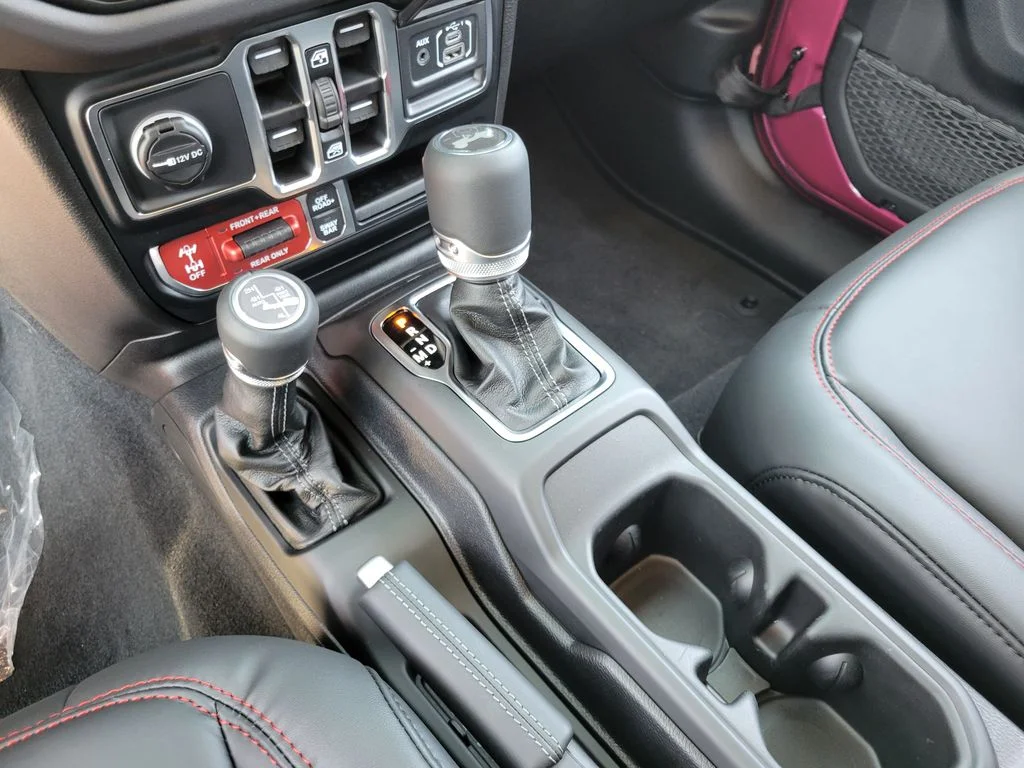 New 2026 Tuscadero Pearlcoat Jeep Rubicon X image 16